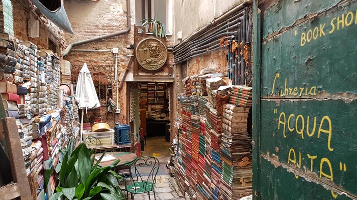 Libreria Acqua Alta، ونیز، ایتالیا