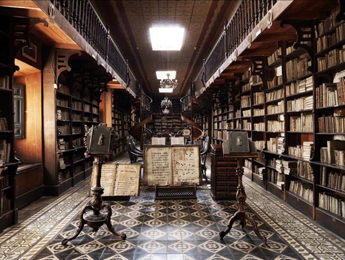 کتابخانه صومعه سن فرانسیسکو (Monastery of San Fransico library)