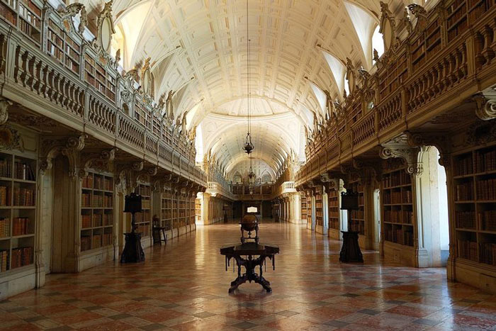 کتابخانه‌ی مافرا (Mafra national palace library)