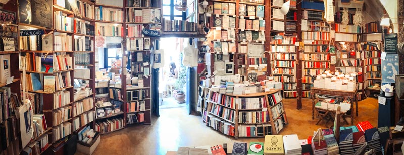 کتابفروشی آتلانتیس، اویا، سانتورینی، یونان